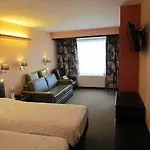 The Cornr Seaview Hotel