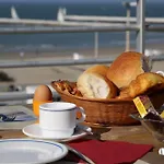 Hotel The Cornr Seaview