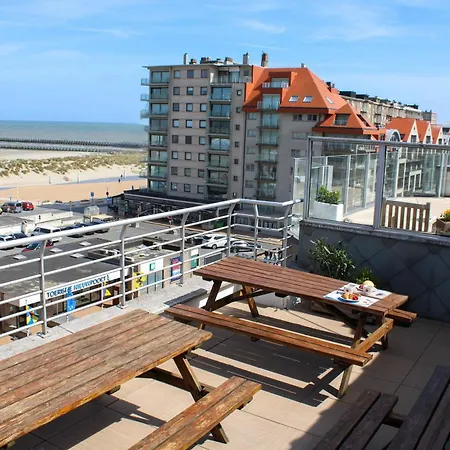 The Cornr Seaview מלון