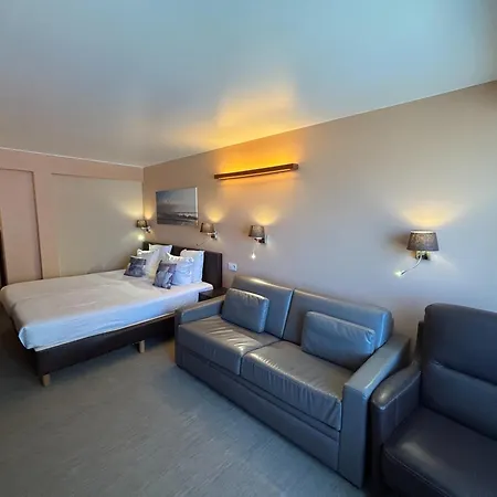 The Cornr Seaview Hotel