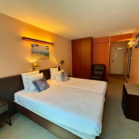 Hotel The Cornr Seaview 2*