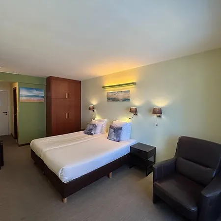 The Cornr Seaview Hotel