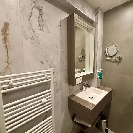 The Cornr Seaview 2*