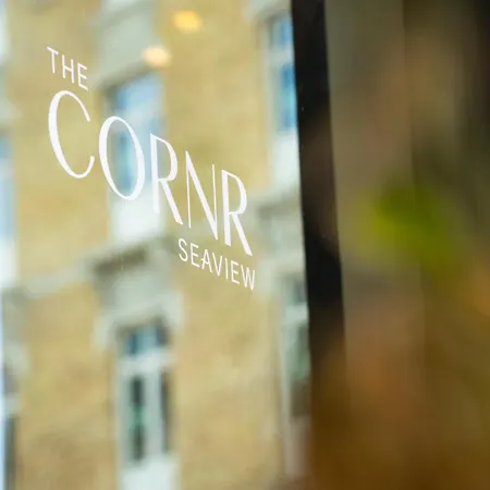 Hotel The Cornr Seaview
