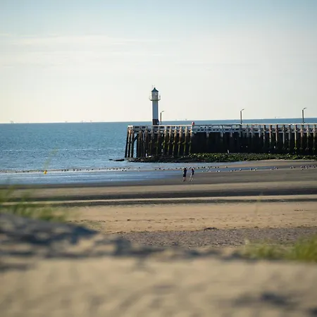 The Cornr Seaview Hotel