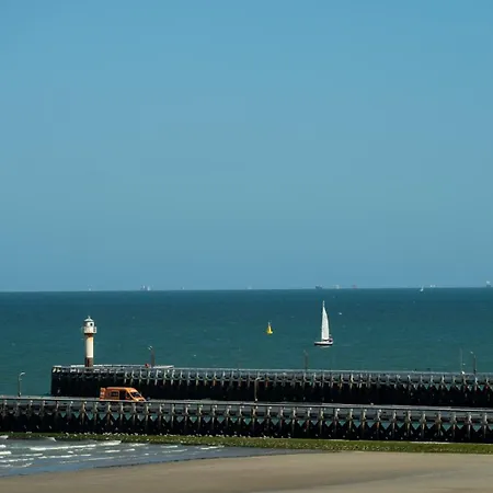 Hotel The Cornr Seaview