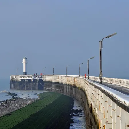 The Cornr Seaview Hotel