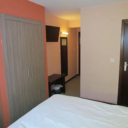 The Cornr Seaview Hotel