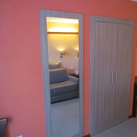 The Cornr Seaview 2* Ньивпорт