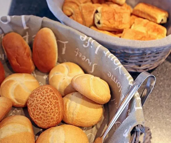 酒店 The Cornr Seaview 2*