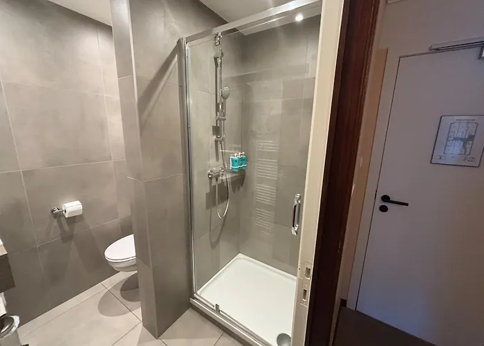 酒店 The Cornr Seaview 2*