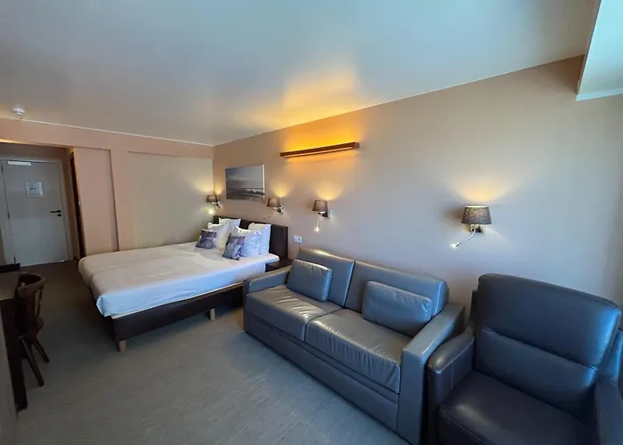 The Cornr Seaview Hotel