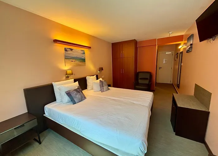 Hotel The Cornr Seaview 2*