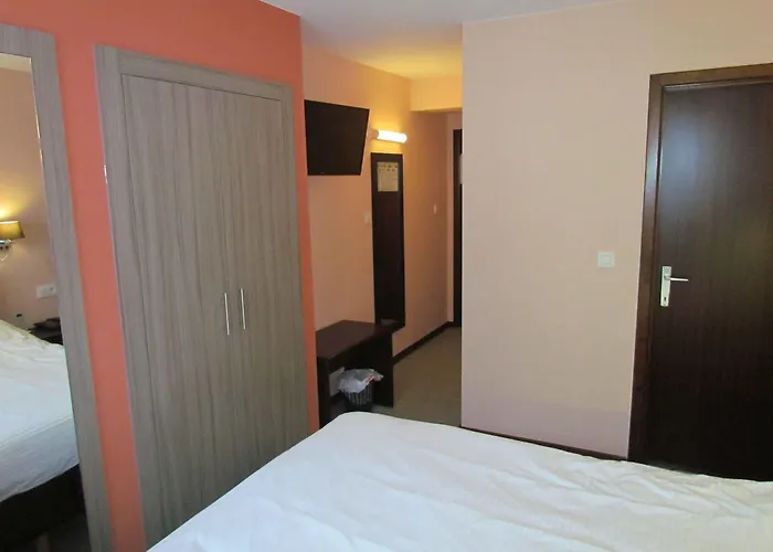 The Cornr Seaview Hotel